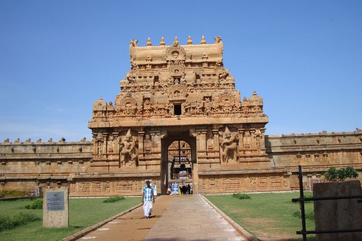 1280px-Tanjore_(Thanjavur)_Brahadeeshwarar_Temple,_Tamil_Nadu,_India